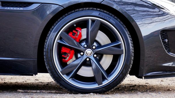Pneus auto pirelli : performance et sécurité rehaussées